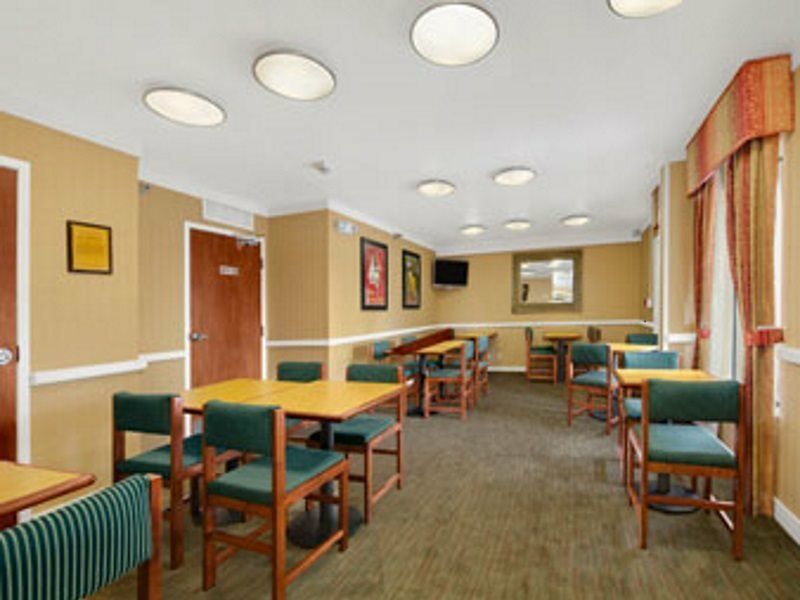 Baymont By Wyndham Gainesville I-75 Exterior photo